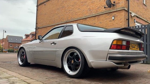 Porsche 944