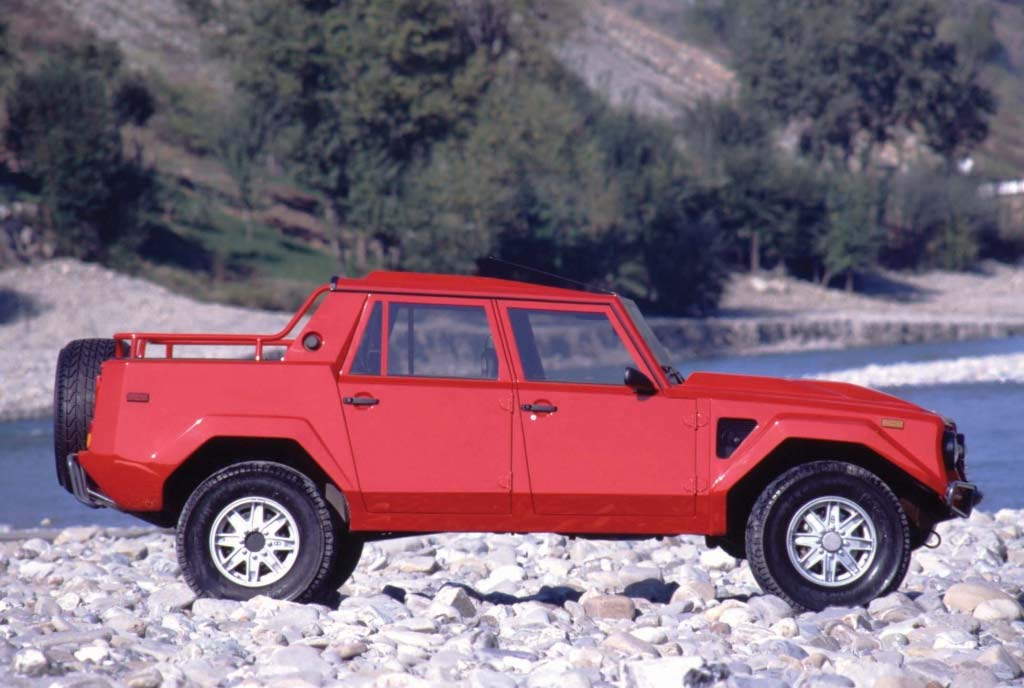 Lamborghini LM 002