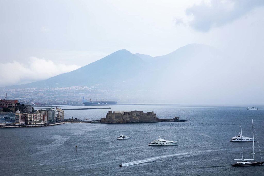 La baie de Naples avec le Vésuve en toile de fond