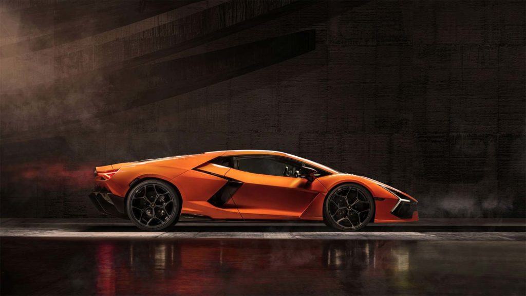 Lamborghini Revuelto 2023