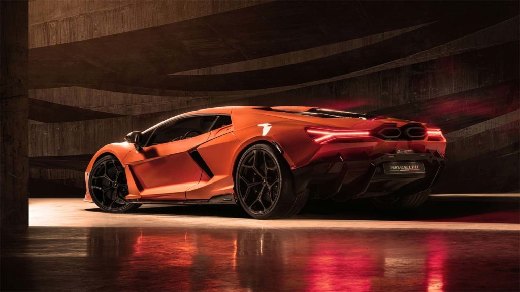 Lamborghini Revuelto 2023